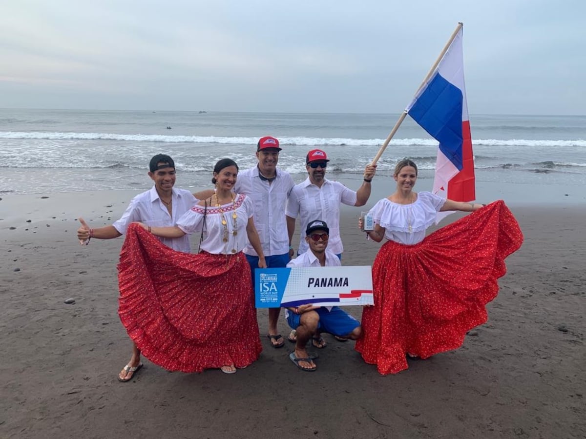 El SUP panameño se supera en las playas salvadoreñas