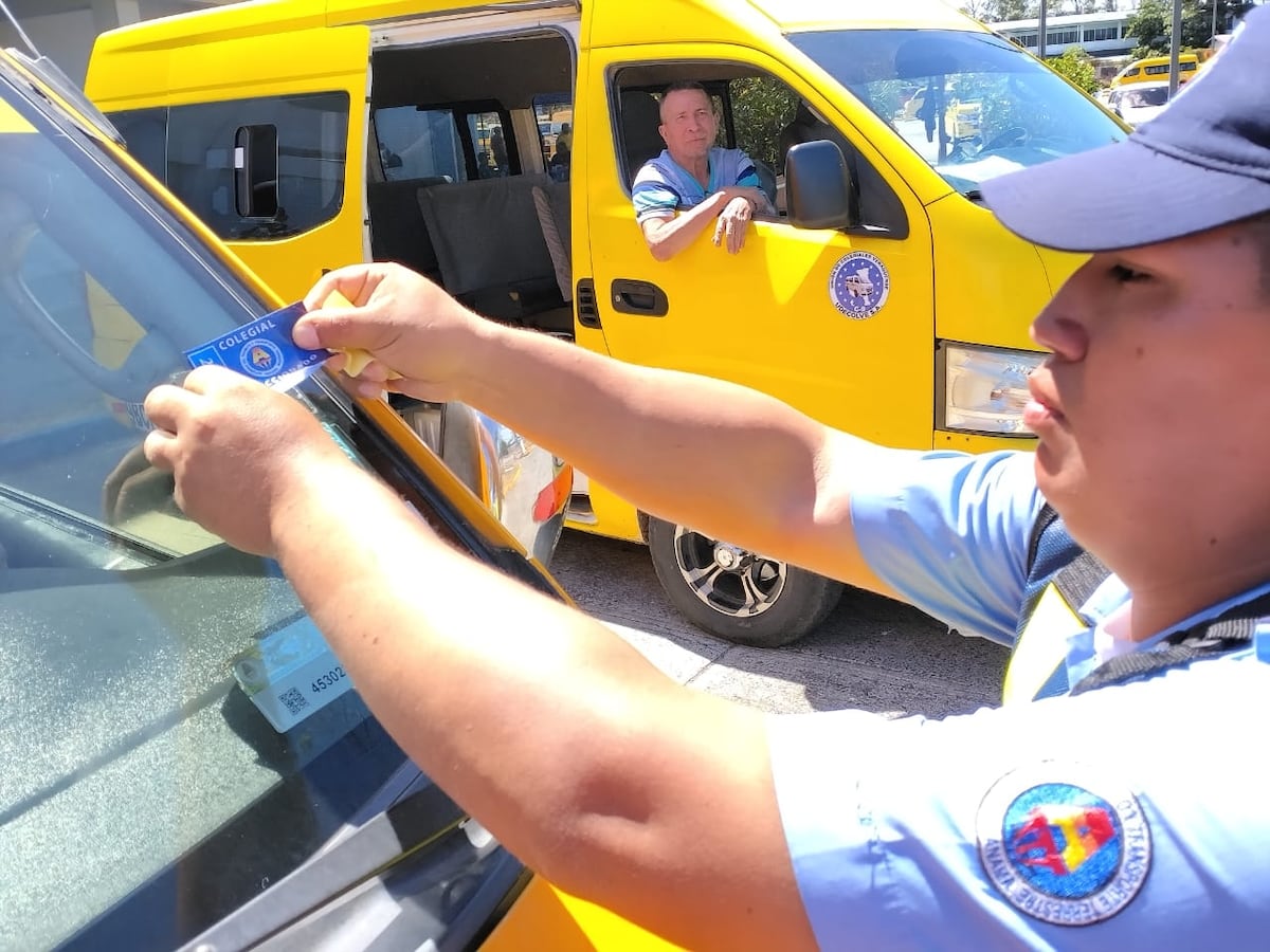 Buses colegiales en Veraguas arrancan verificación de seguridad rumbo al año escolar