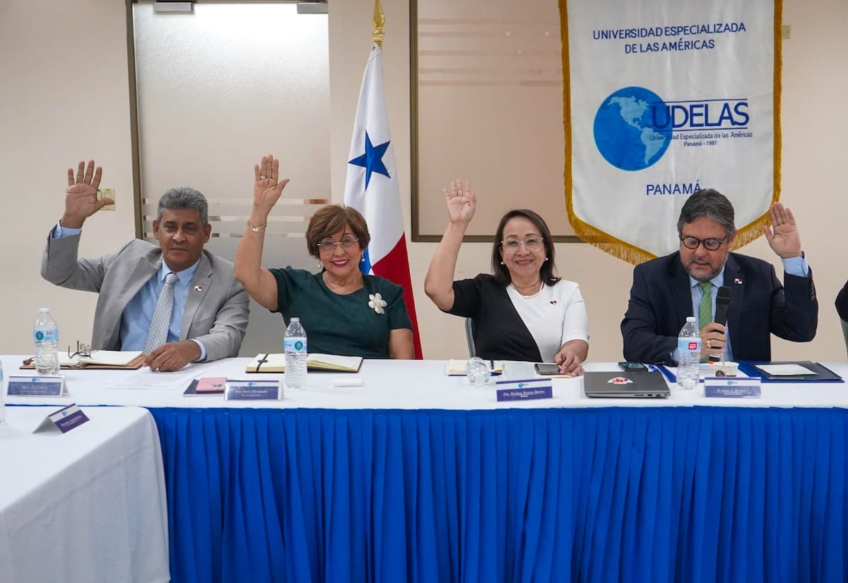 UDELAS lanza carreras nuevas en Bioinformática y Microelectrónica para el futuro tecnológico