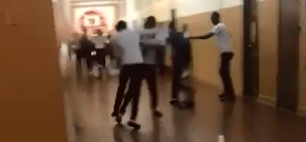 Riña en el José Guardia Vega termina con cargos graves para dos menores