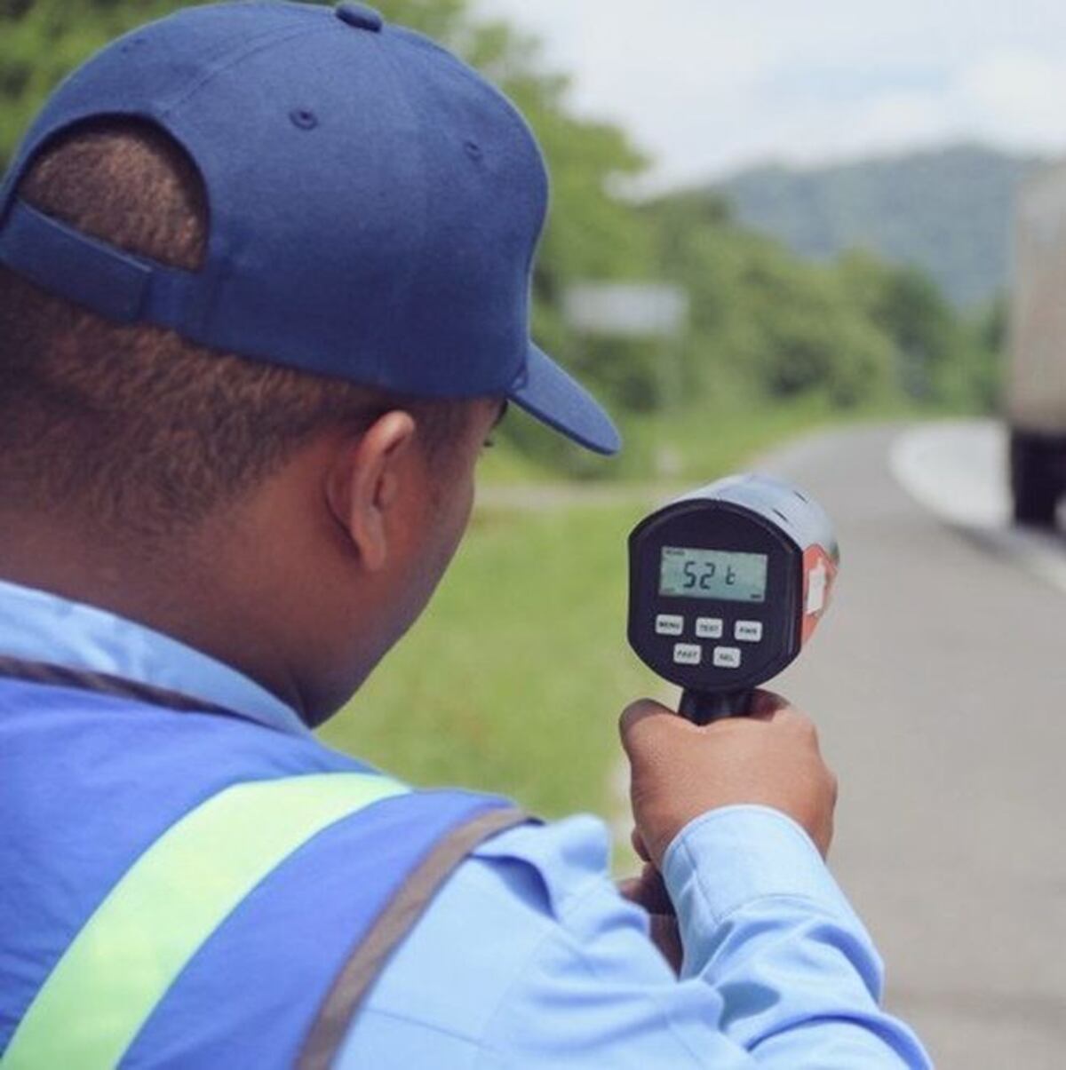 ¡Ay, Dios mío! Pillan a buses en regatas en plena barriada. ¡Asesinos latentes!