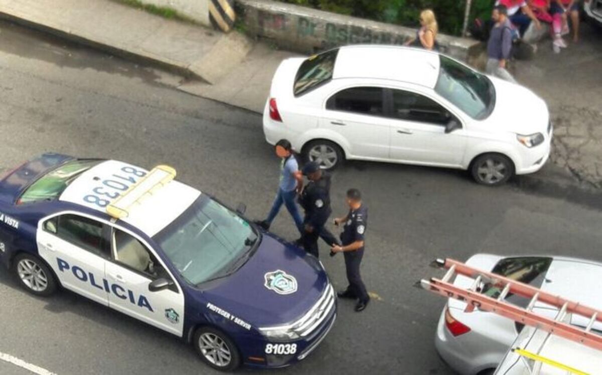 ¡DE PELÍCULA! Persecución terminó en choque en Carrasquilla