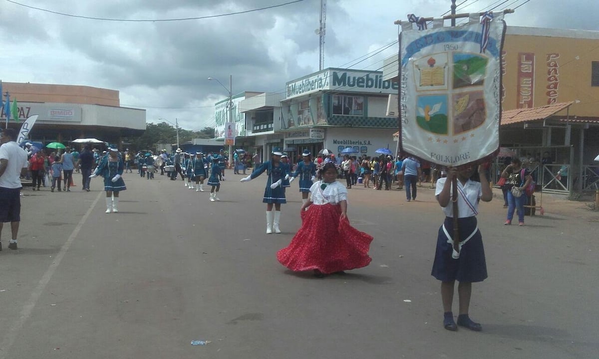 Aguadulce celebra su aniversario con desfile cívico 