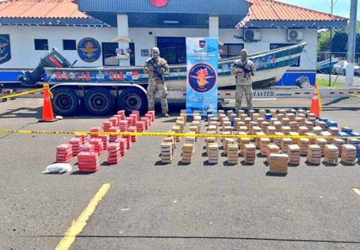 Los retienen. Incautan 897 paquetes de drogas en Los Santos