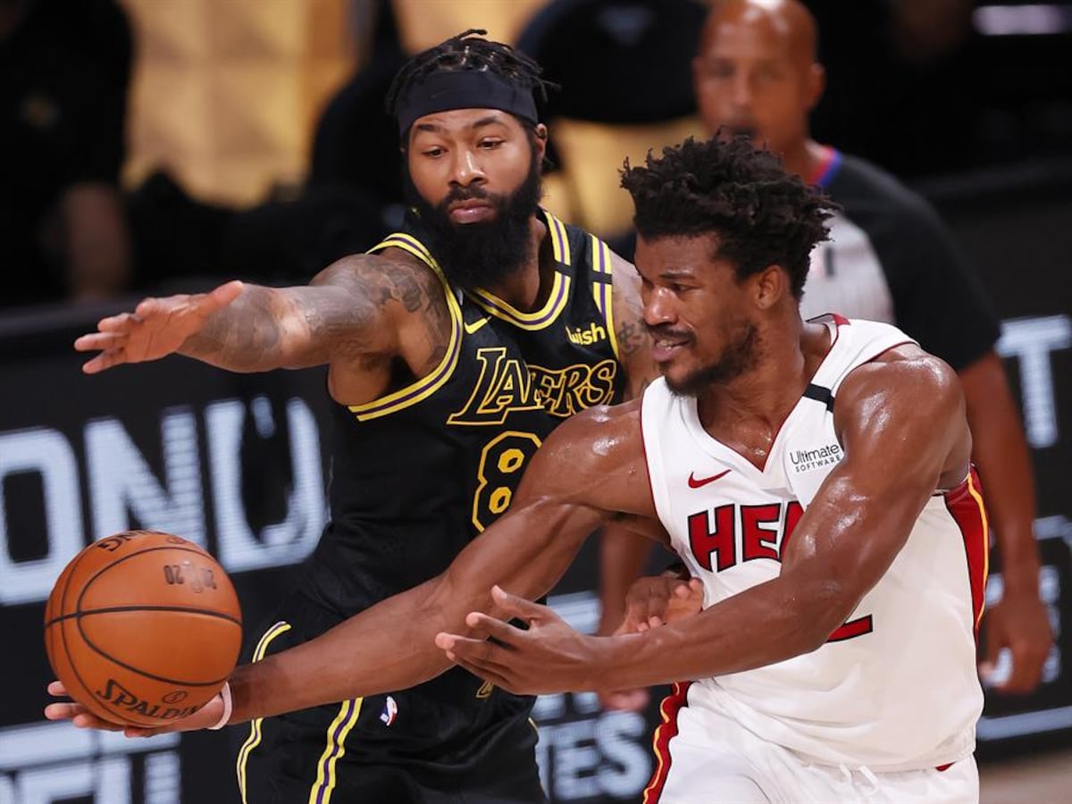 Butler, con triple doble, evita eliminación de los Heat