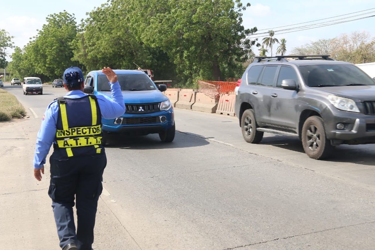 Conductor borracho atropella a una mujer policía por El Manguito