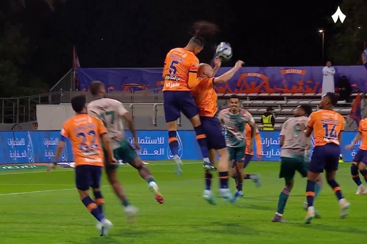 Orlando Mosquera defendió el arco del Al-Fayha frente al Al-Ahli, partido que desató críticas por supuesto favoritismo a CR7