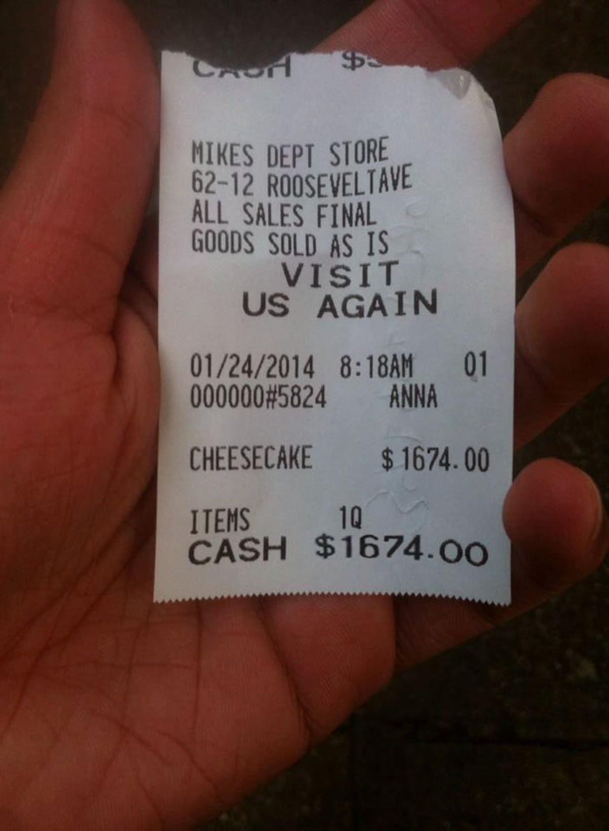 Se queja de su anillo de compromiso y la crucifican en redes