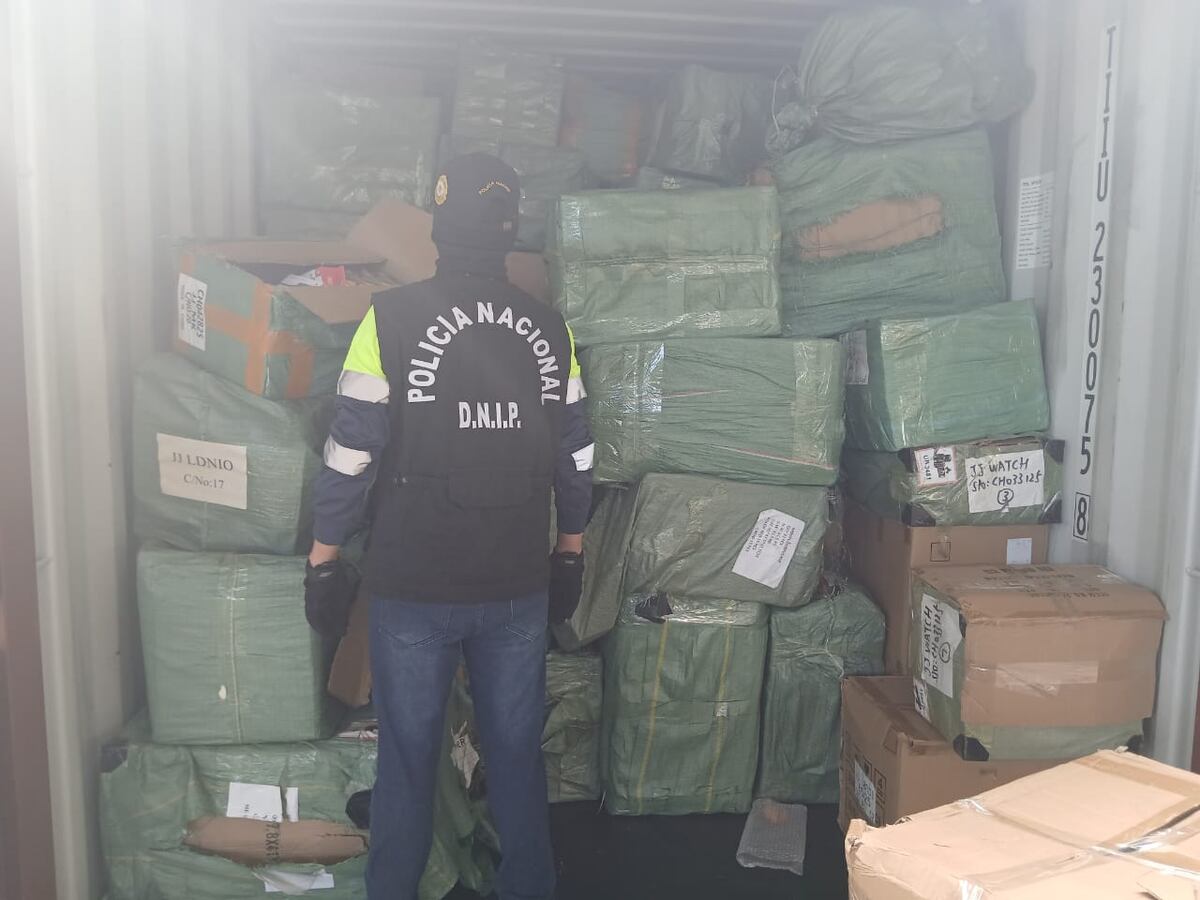 ‘Navidad sin Contrabando’ en marcha: En millonario decomiso caen Game Box ‘chimba’, falsos Nintendo, cargadores para iPhone y controles Sony