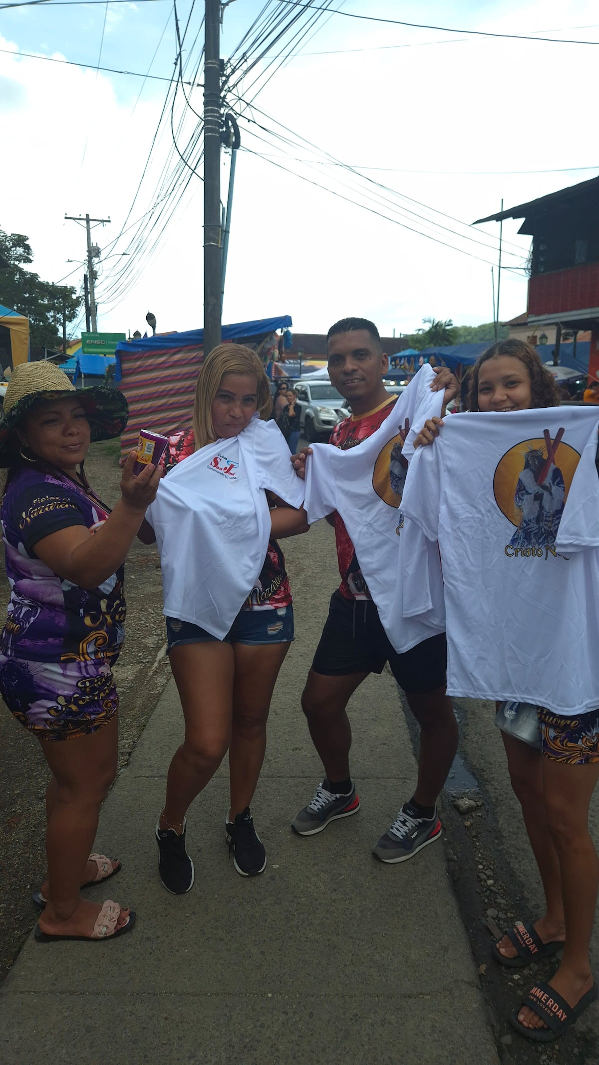 Fe que ilumina: comerciantes y devotos que viven los milagros del Cristo Negro