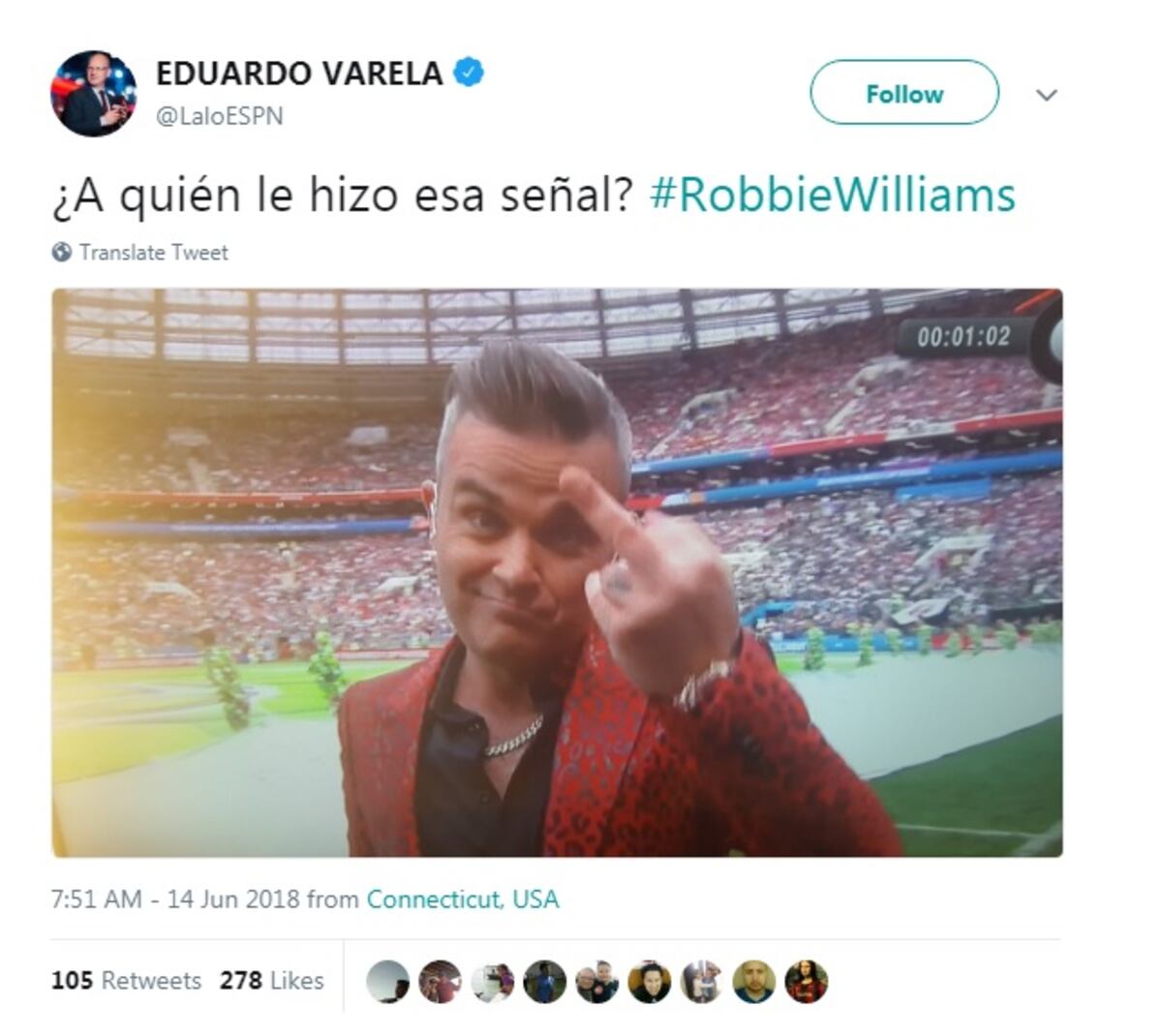 Gesto grosero y vulgar de Robbie Williams en inauguración del Mundial polemiza