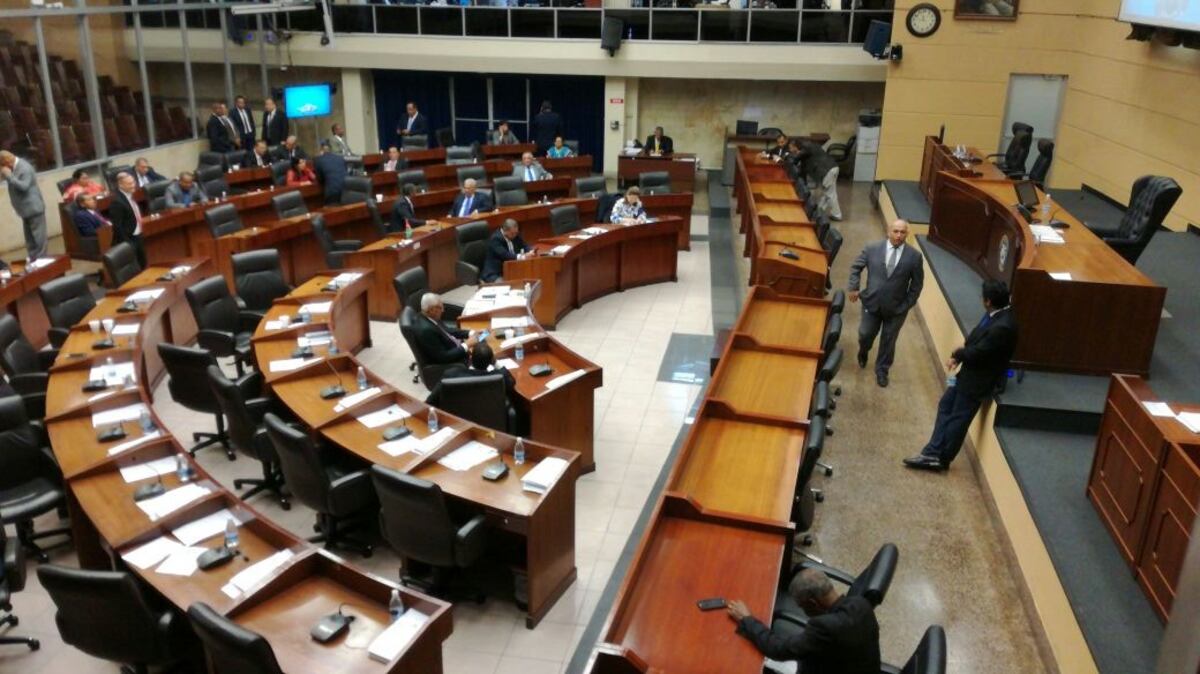 PRD logra votos para disolver la Comisión de Credenciales y esta demandará