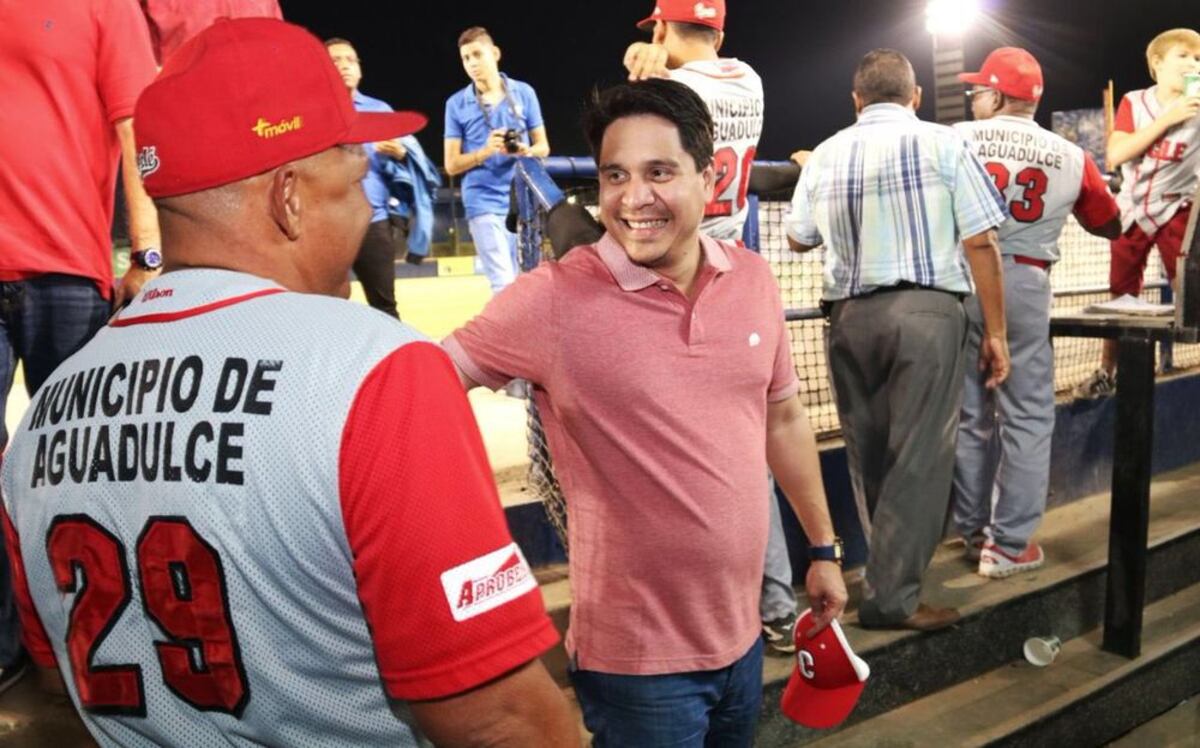 DE PLAYBOY A VAQUERO. Director de Pandeportes felicita por error a Panamá Oeste