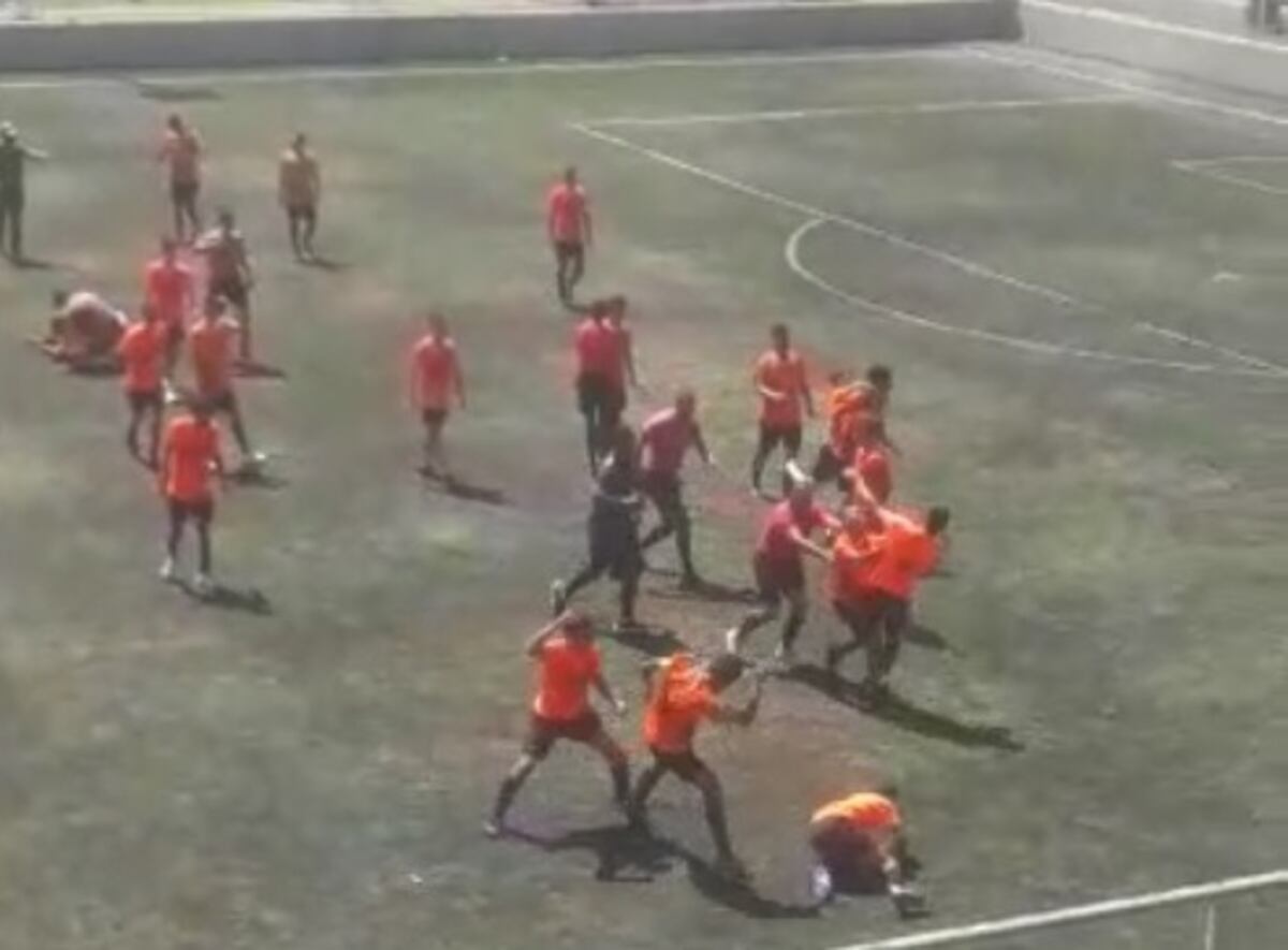 Se formó el despelote. Aficionados fueron por fútbol y presenciaron boxeo y hasta lucha. Video