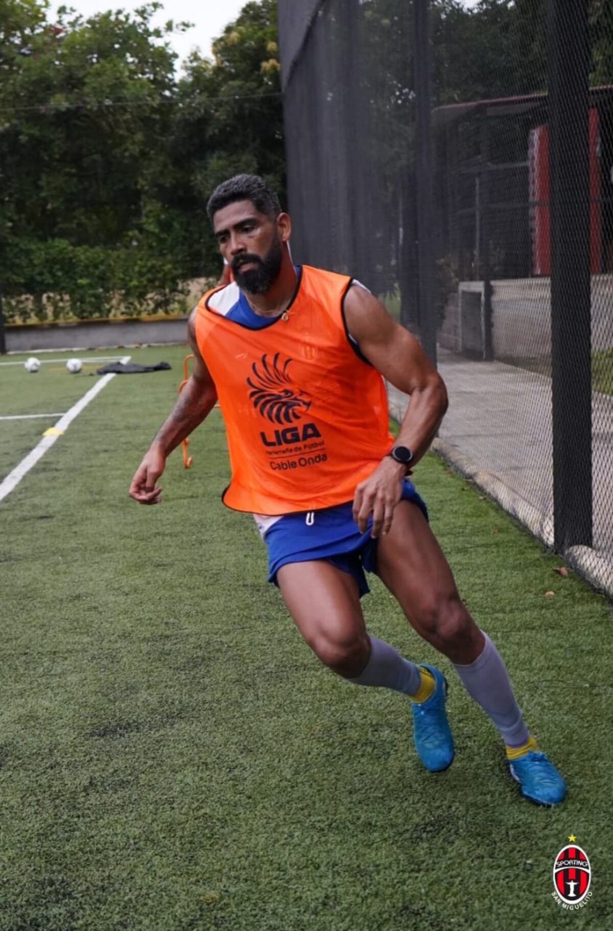 Reacciona. Gabriel Gómez: Yo no hablé con Raúl Pineda para ir al Sporting