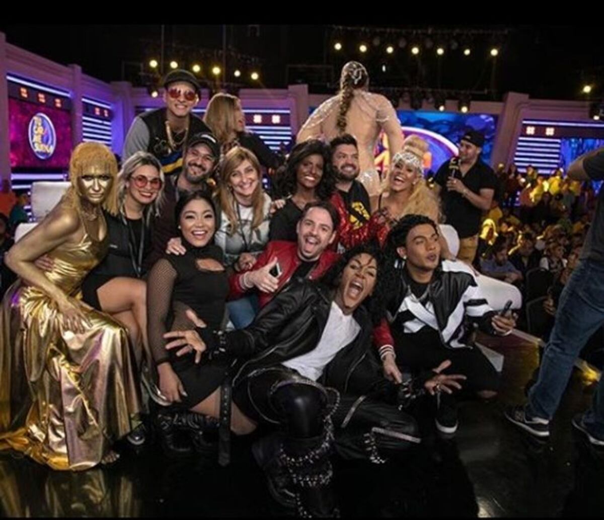 ¿Y el anillo pa' cuándo? Shebelut causó revuelo como J.Lo. Dimes y diretes.Video