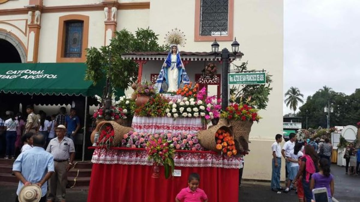 Rinden honores a la Virgen de la Medalla Milagrosa 