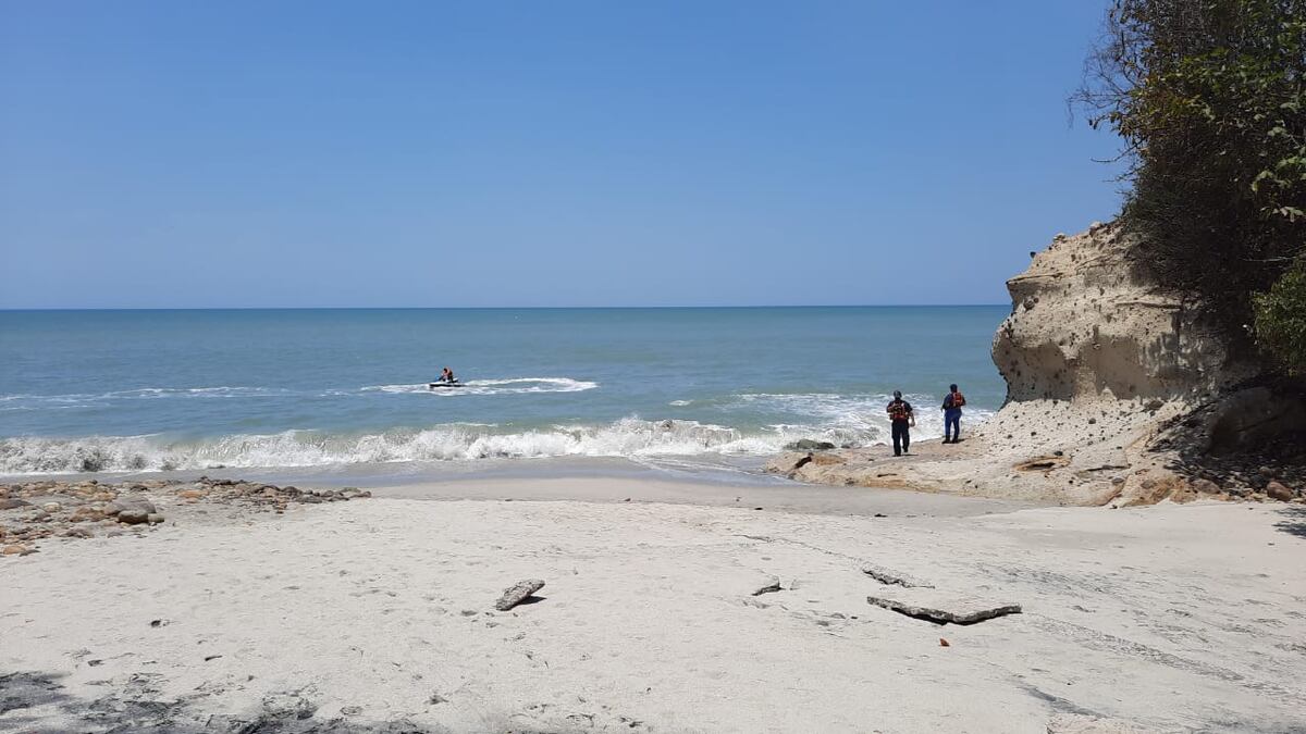 Encuentran cadáver de joven desaparecido en playa Río Mar, San Carlos