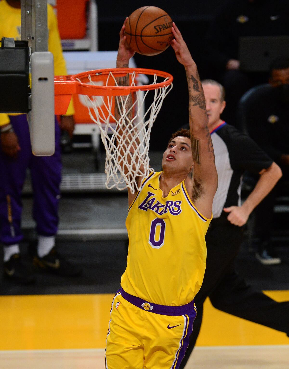 NBA advierte a LeBron y a Kuzma tras acciones antirreglamentarias