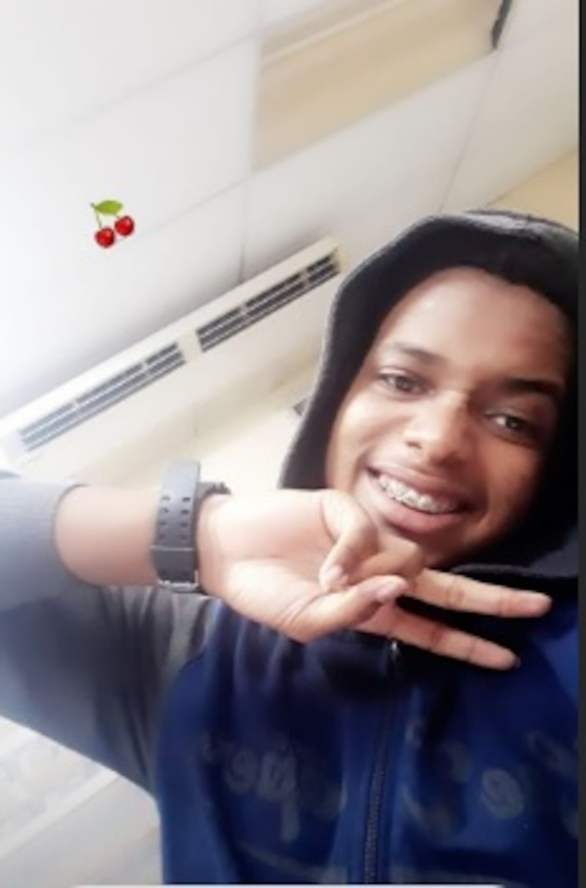 Doloroso. En medio de un llanto desgarrador, dan último adiós a Edgar, una de las víctimas de la masacre del búnker en Colón