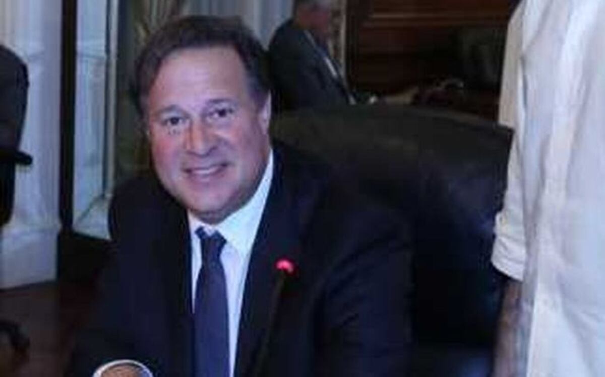 El presidente Varela sale en viaje personal con su esposa