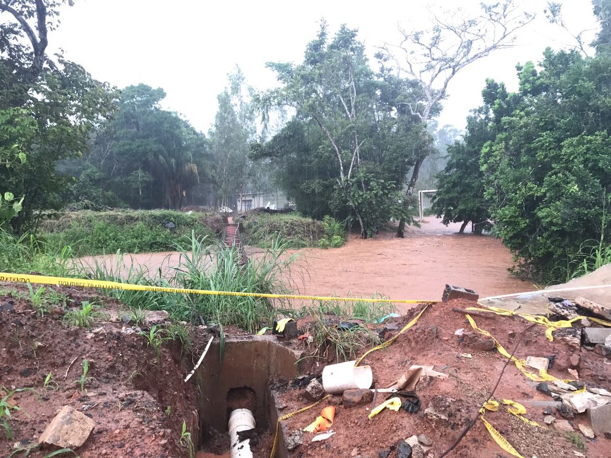 VIDEO| IMPRESIONANTE. Se inunda calle de Brisas y moradores tiemblan del miedo 