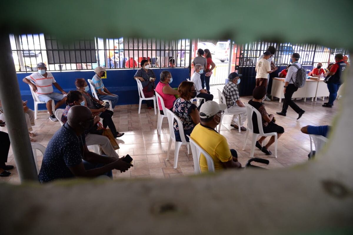 Ante variantes más contagiosas podría necesitarse una tercera dosis de la vacuna anticovid