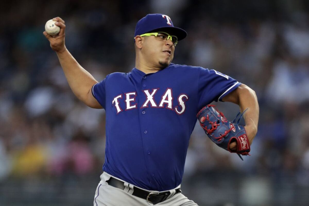 Rangers colocan en asignación al lanzador  panameño Jurado