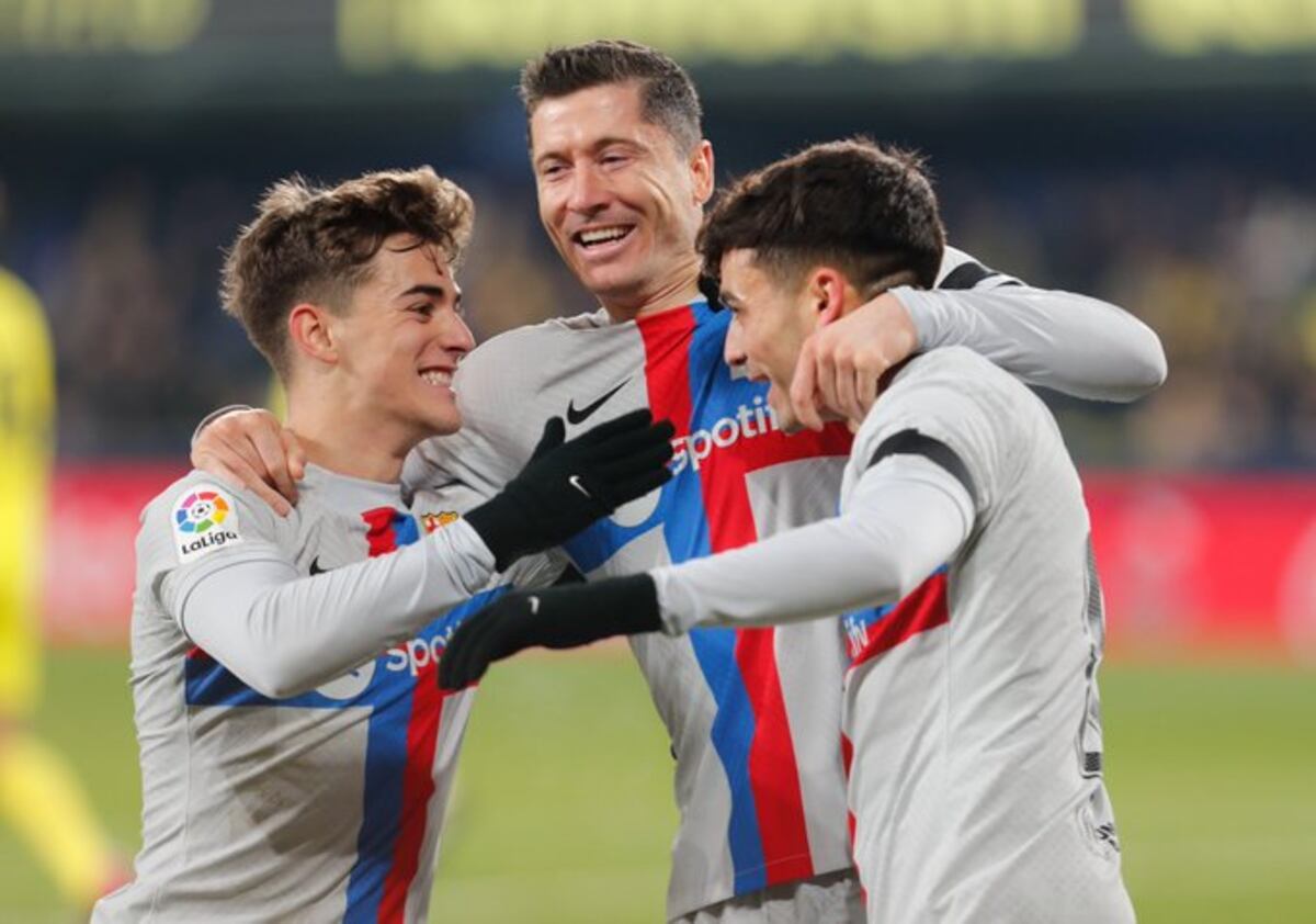 Con gol de Pedri el Barcelona vence al Villarreal y se aleja más en LaLiga