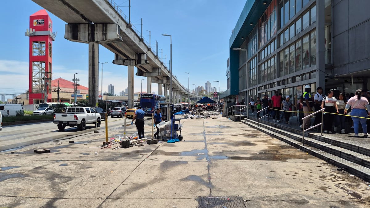 ‘Nos quitaron el pan de la boca, nos tiraron como perros a la calle, el pueblo está triste’: desalojan a buhoneros en San Miguelito antes de Navidad