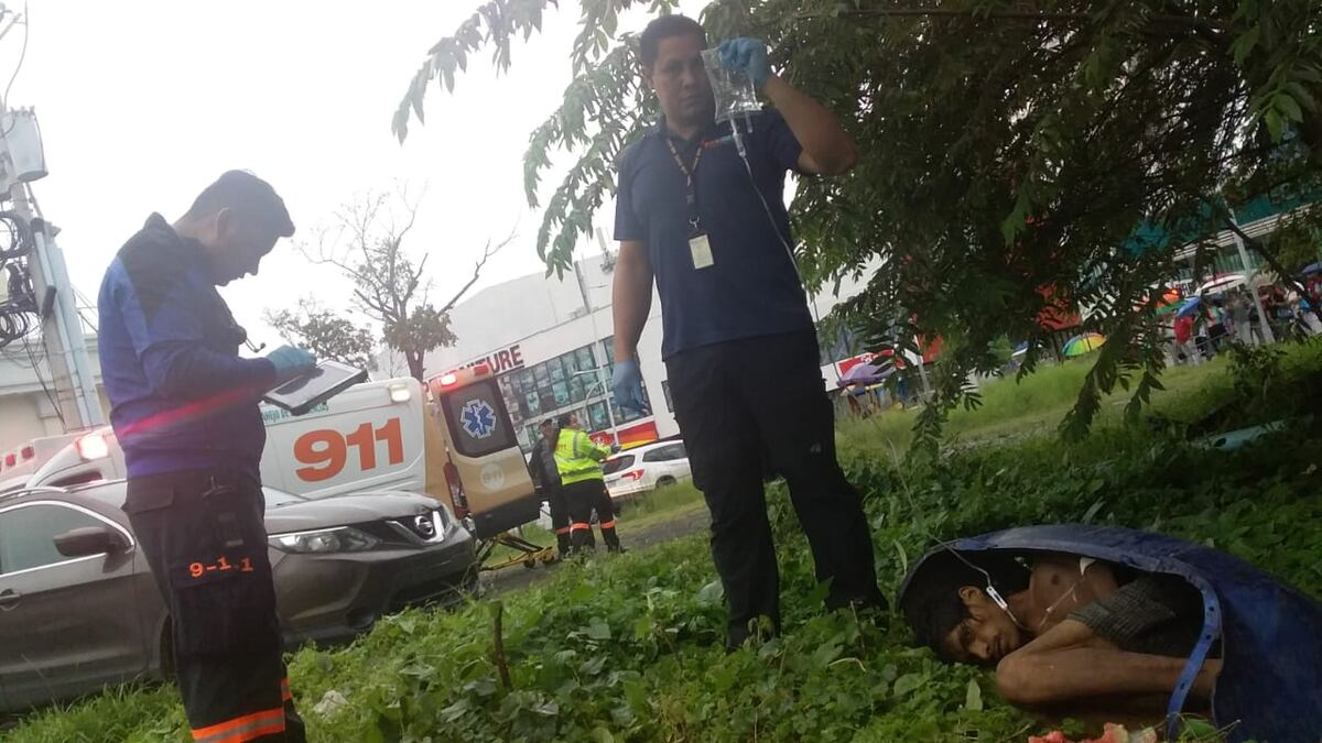 Joven que se estaba muriendo de hambre en plena Vía Argentina fue rescatado por el SUME 911