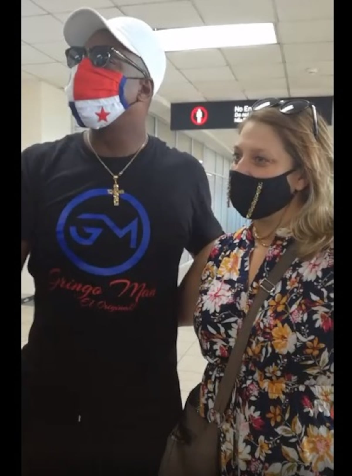 Histórico. Reguesero regresó a Panamá tras 29 años de injusto encierro y besó el suelo que lo vio nacer. Video