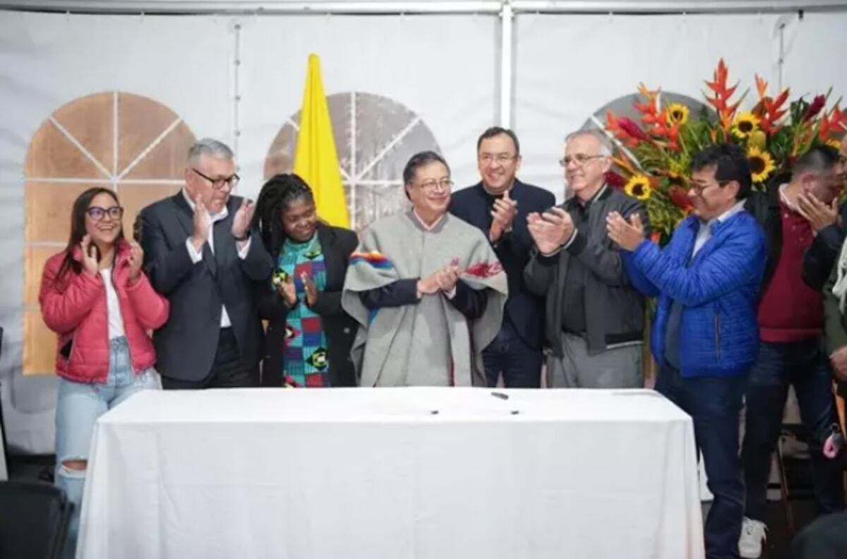 Aprueban ley de la ‘paz total’ para negociar con los grupos armados en Colombia