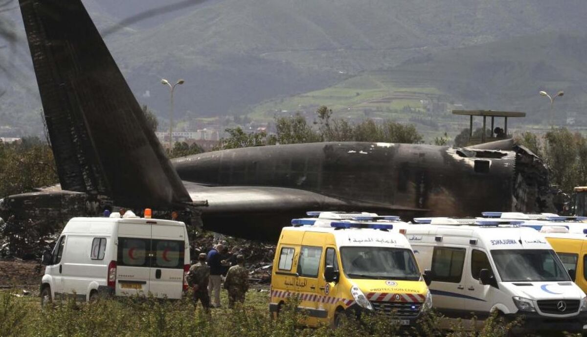 El aterrador panorama de la peor tragedia aérea en Argelia