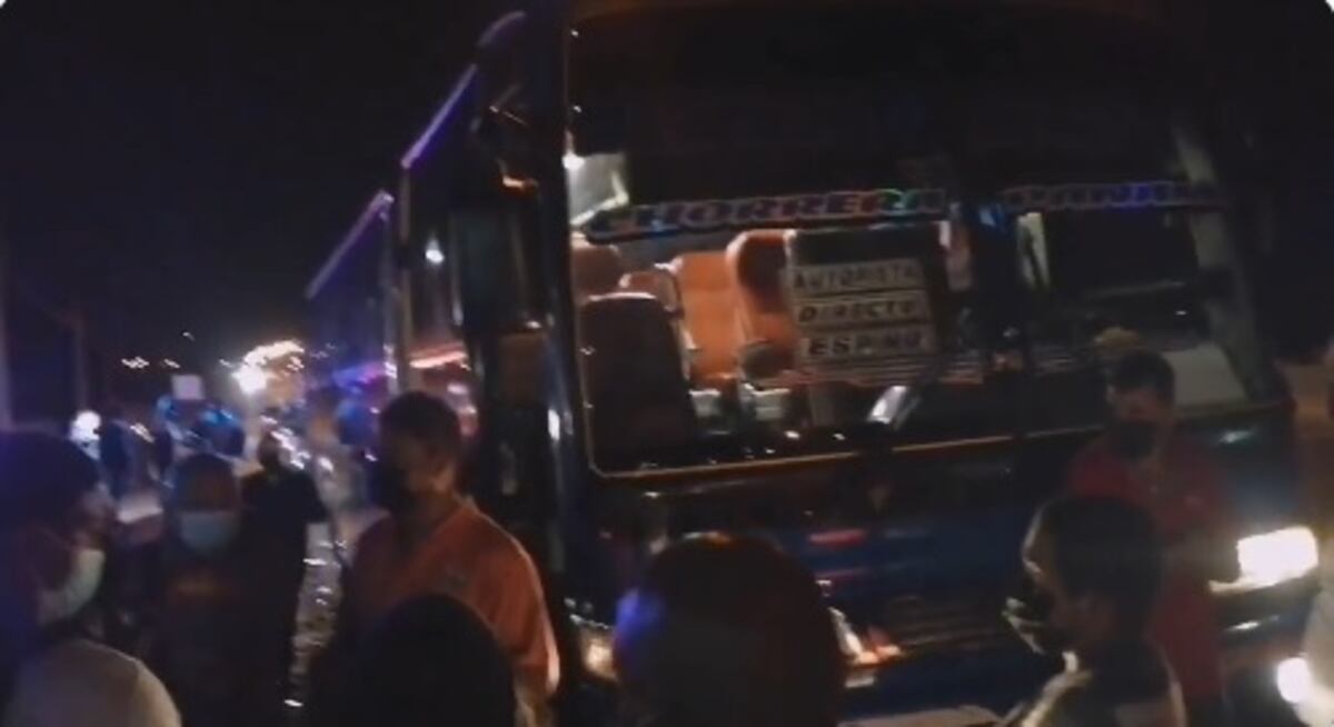 ‘Esto es un asalto’. Cuatro sujetos con armas en mano le robaron a pasajeros de un bus Panamá- La Chorrera. Un herido