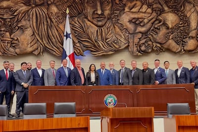 Congresistas de EE. UU. llegan a la Asamblea y abordan ingreso sin visa en reunión a puerta cerrada