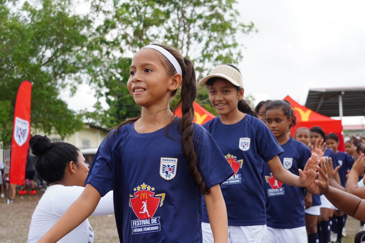 Futuras estrellas del fútbol femenino brillan en el Festival de Fútbol Femenino