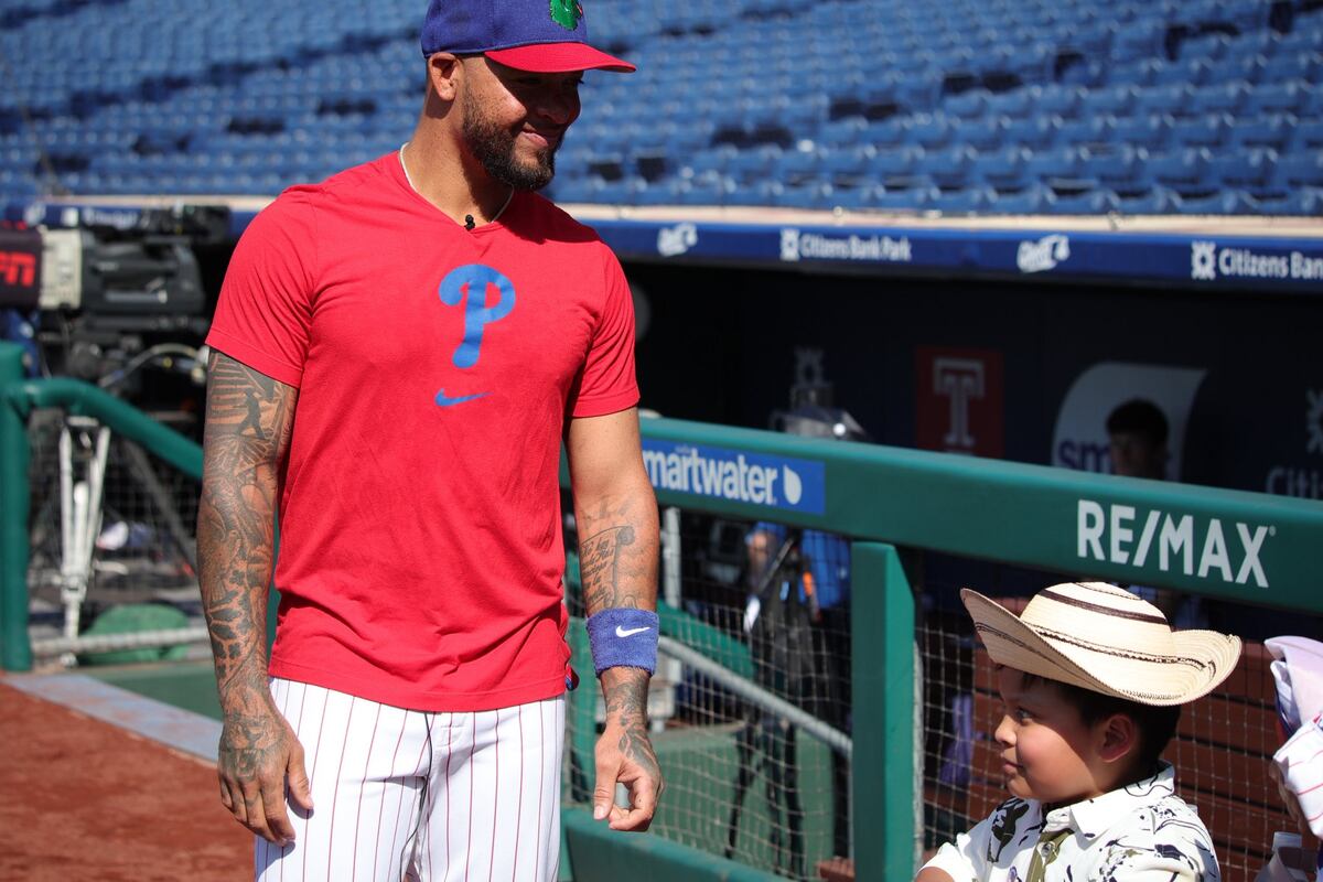 Edmundo Sosa cumple el sueño del pequeño Dylan, héroe panameño en Filadelfia