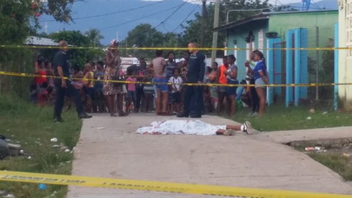 LO ÚLTIMO| Frente a los vecinos matan de varios tiros a joven en Felipillo 
