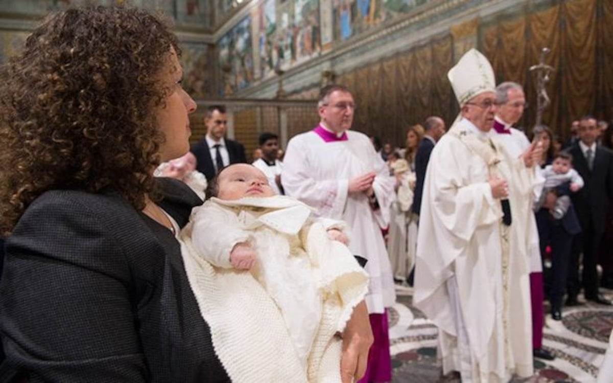 Caras de TV del patio siguen consejo del papa Francisco y fomentan el amamantar