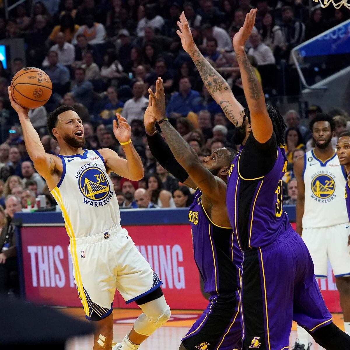 Warriors celebraron la entrega de anillos con victoria sobre los Lakers de LeBron