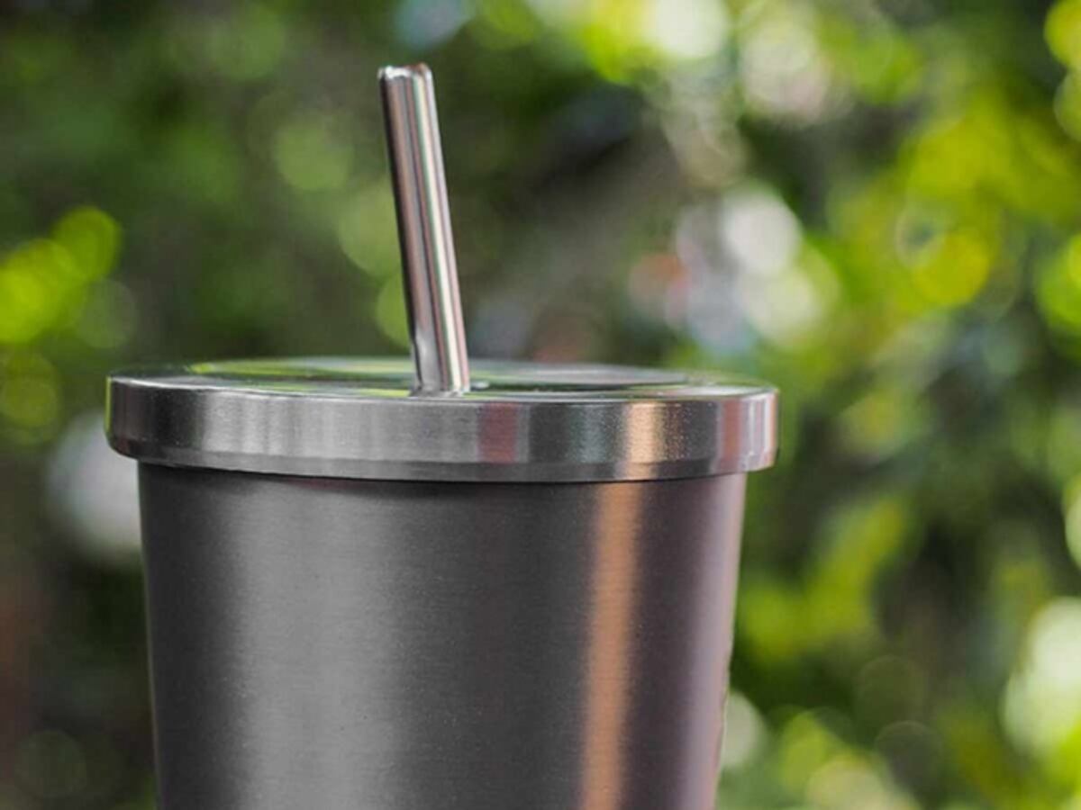 Mujer muere por clavarse carrizo de metal en el ojo