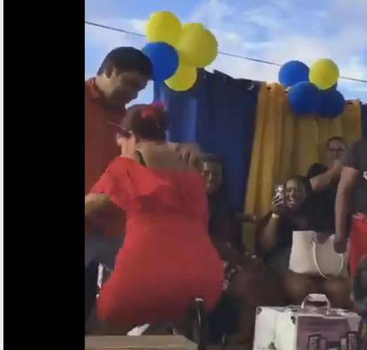 ¡FILTRAN VIDEO DE OTRO DIPUTADO!El honorable le mete al 'perreo' en plena tarima