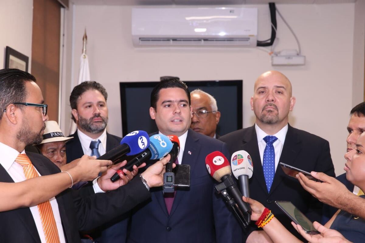 Vicepresidente electo Carrizo se reúne con procuradora Porcell