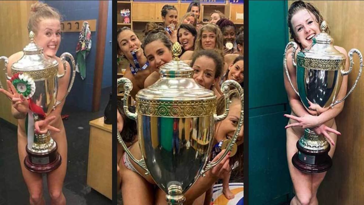 ¡Al desnudo! Campeonas de voleibol se quitan la ropa para el festejo +FOTOS