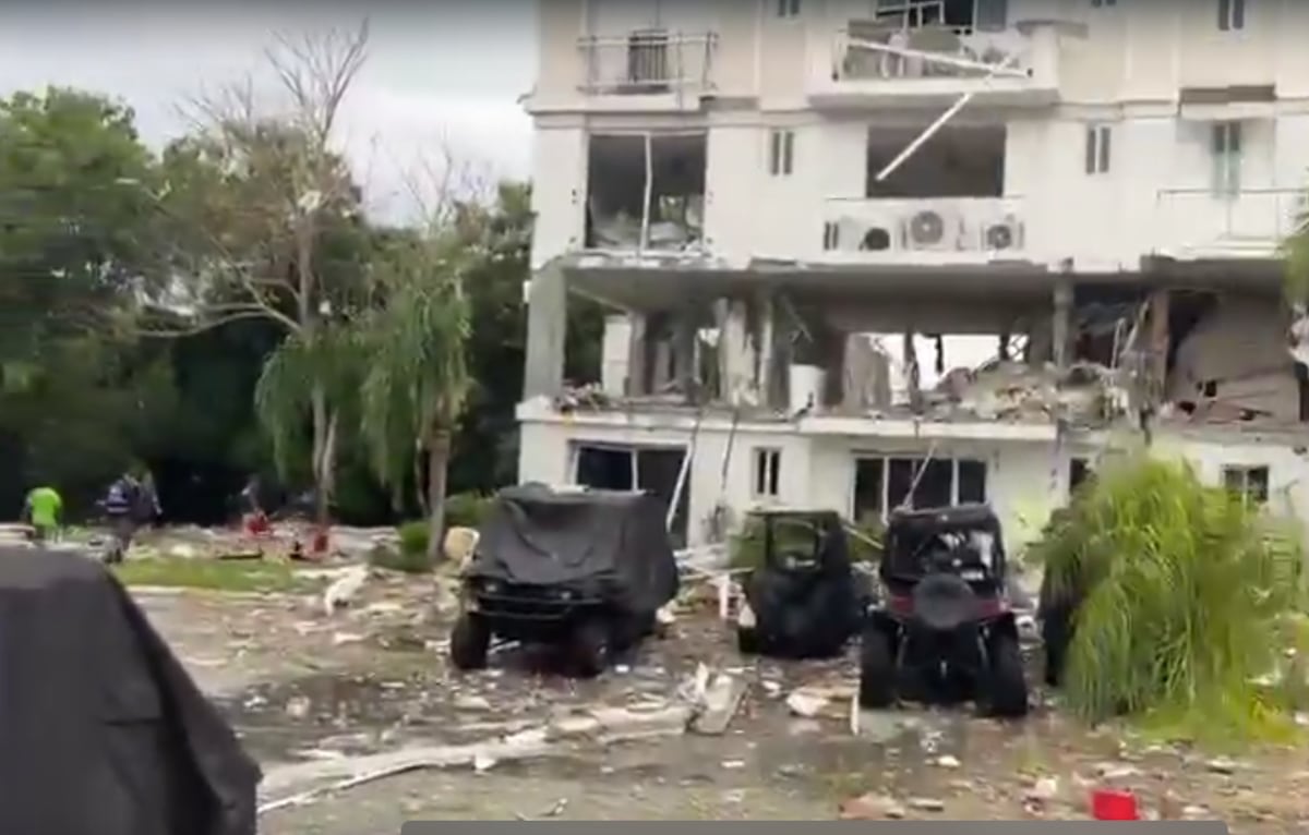 VIDEO | ¡QUÉ SUSTO! Explosión en Bijao sacude la casa de Omar Alfanno y parte de la estructura cayó muy cerca de él