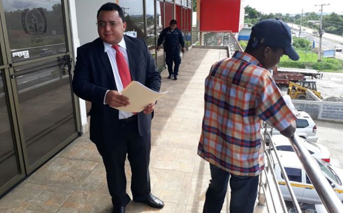 QUERELLA PENAL. Para responsables por caída de poste que casi mata a estudiantes