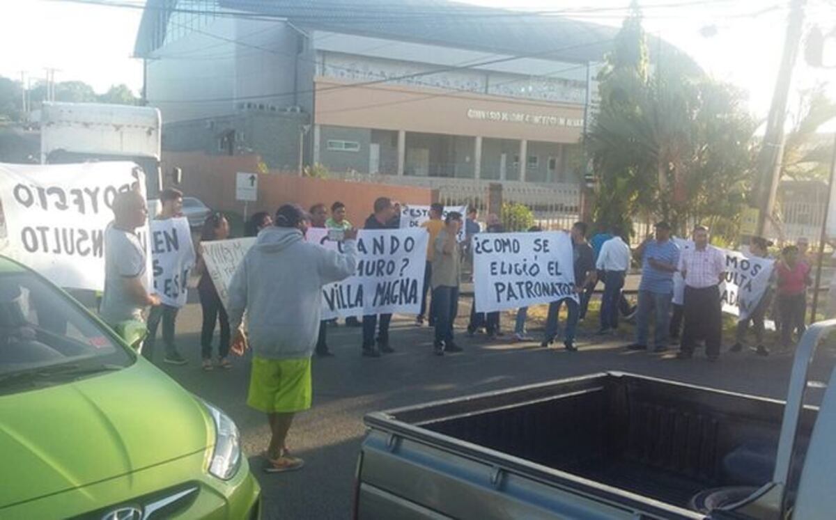 Cierran la calle por el 'Muro' y  la 'Cinta Norteña'