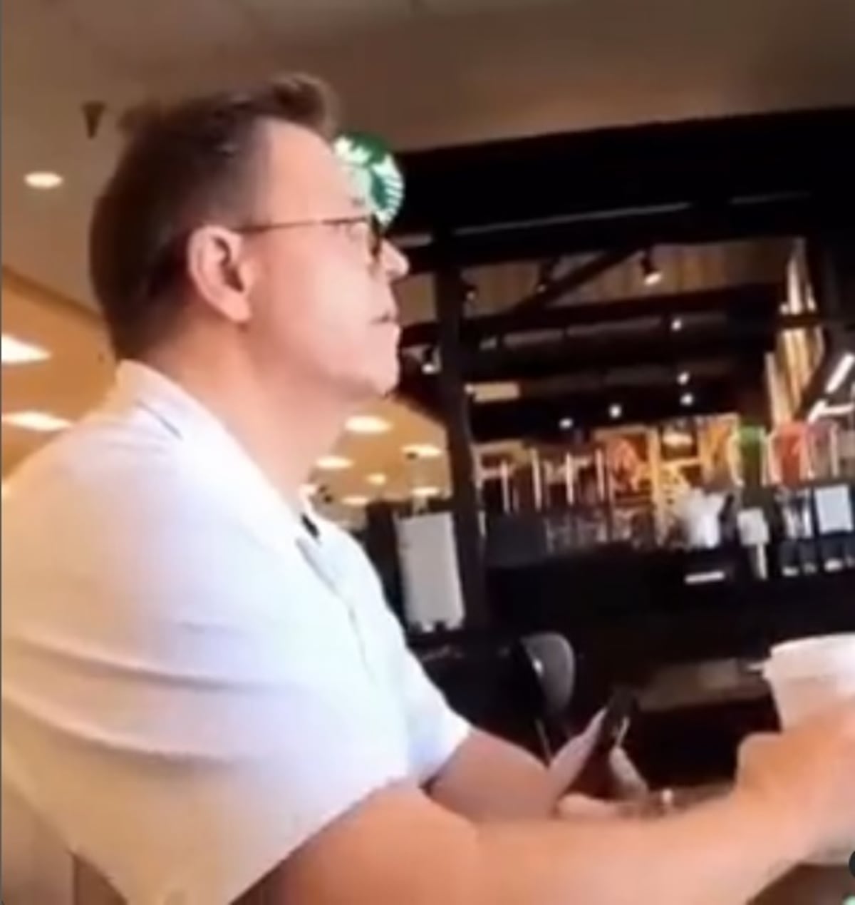 Video viral. Pillan infraganti a un depredador de menores. Cita a un niño a una cafetería y lo atrapan