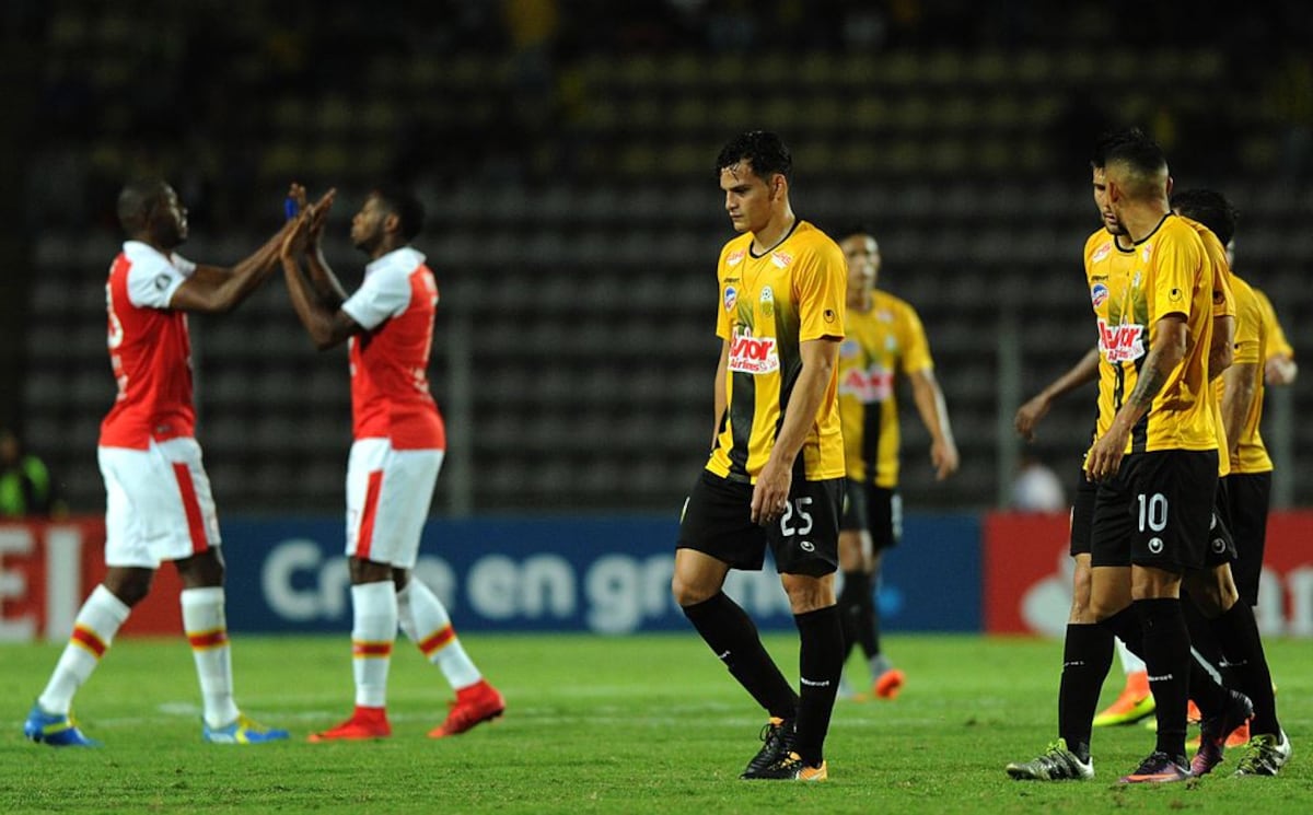 Chiricano recibe amarilla por falta que nunca cometió en la Copa Libertadores